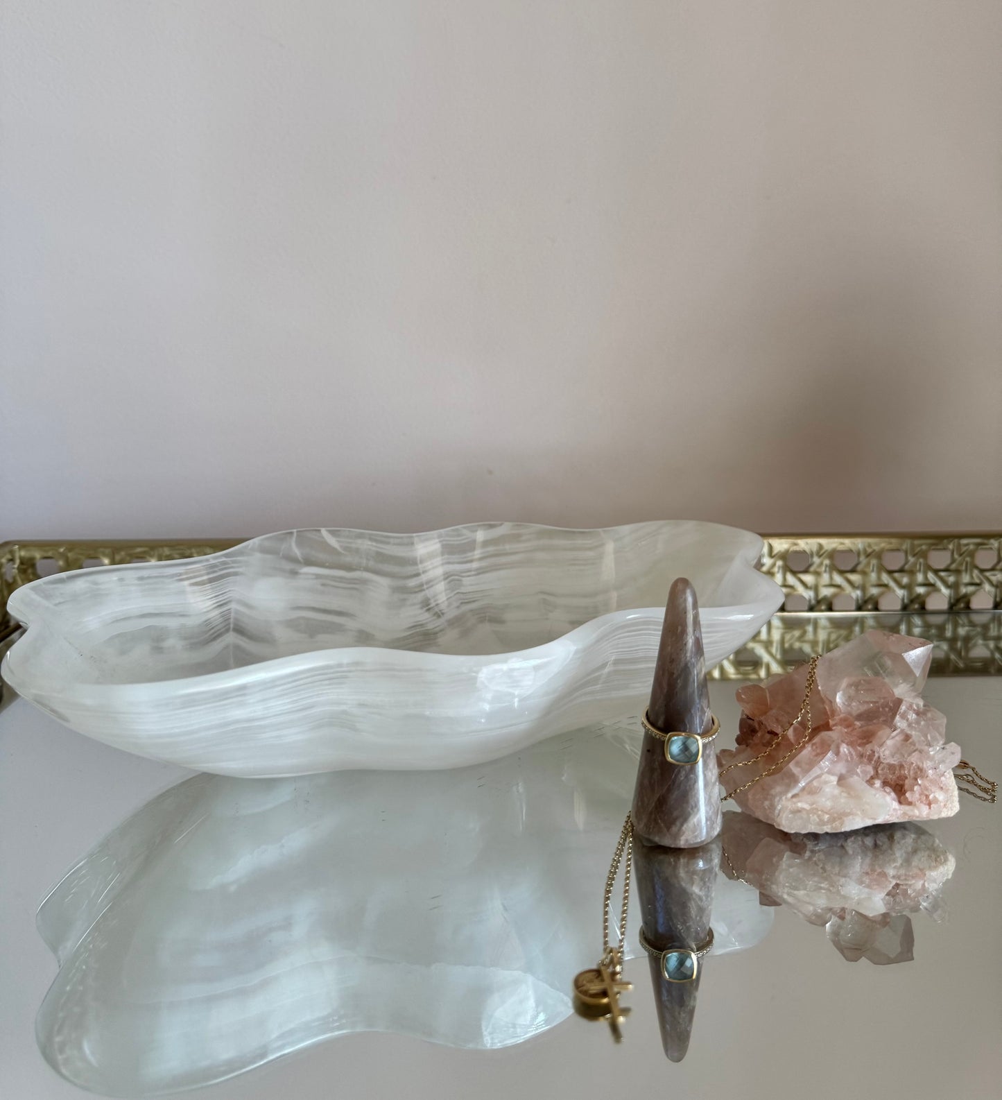 Calcite Bow - Scalloped