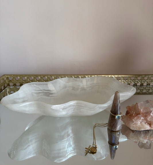 Calcite Bow - Scalloped