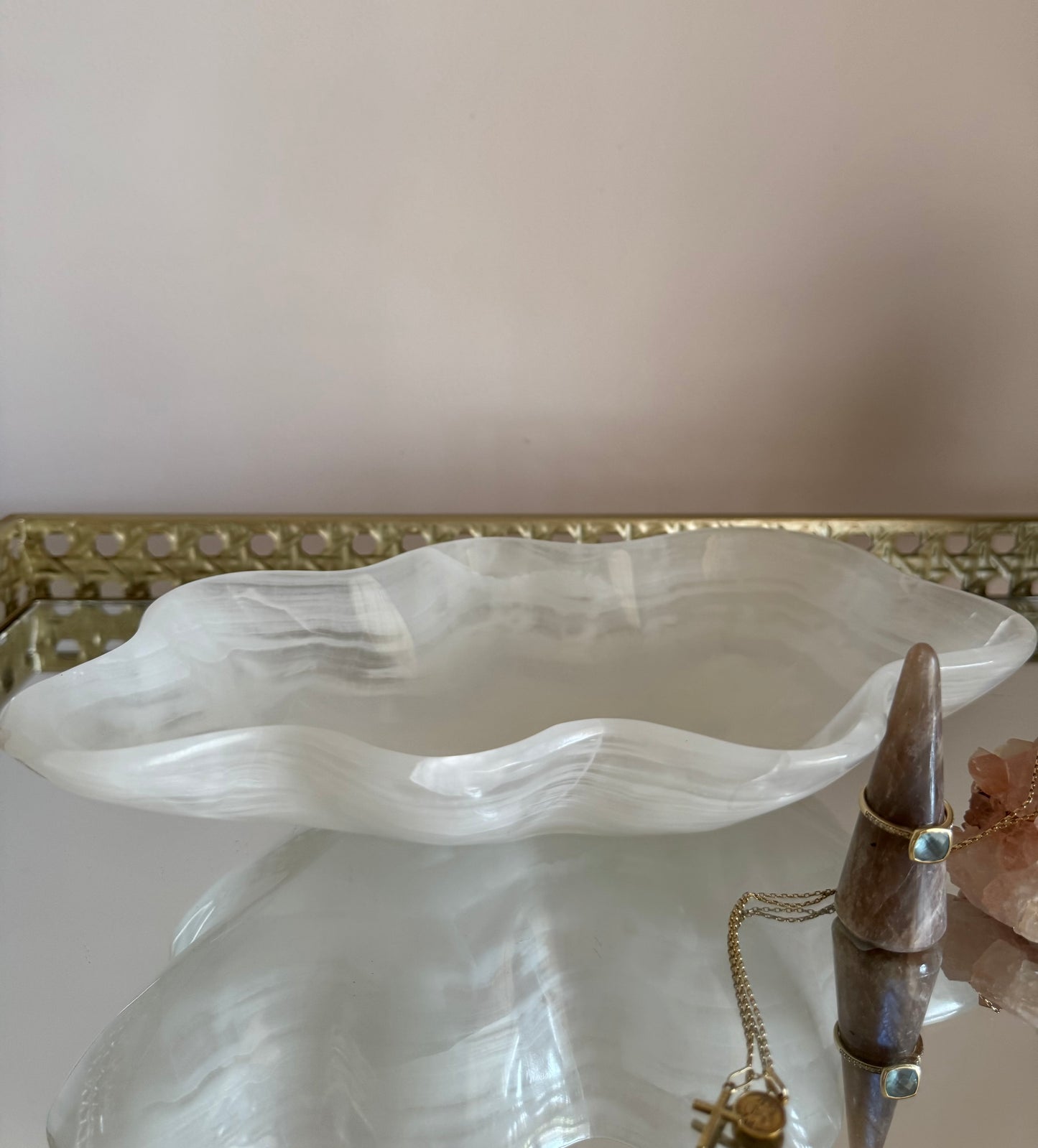 Calcite Bow - Scalloped