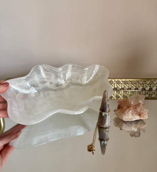 Calcite Bow - Scalloped
